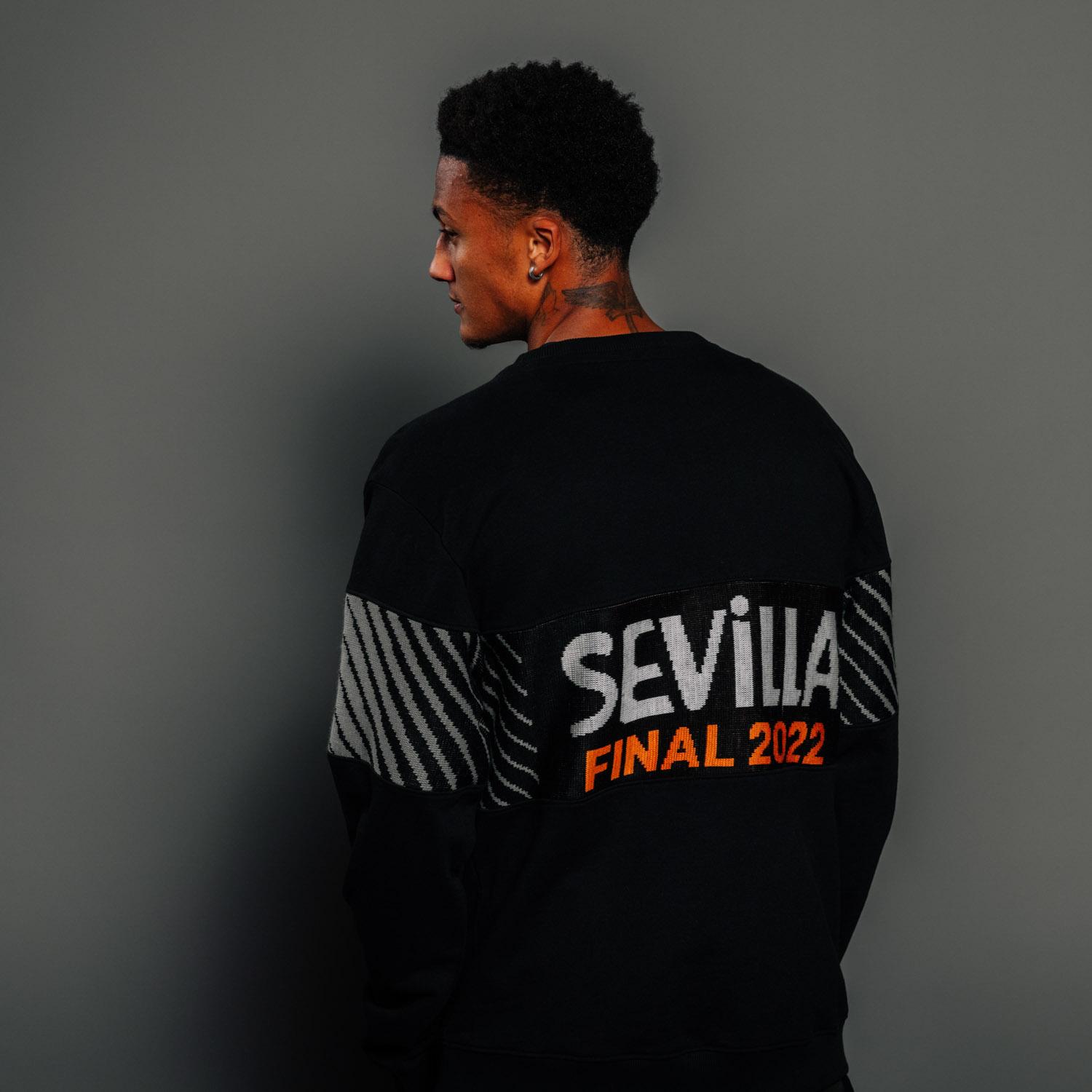 Bild 2: Sweater schwarz Upcycling Sevilla