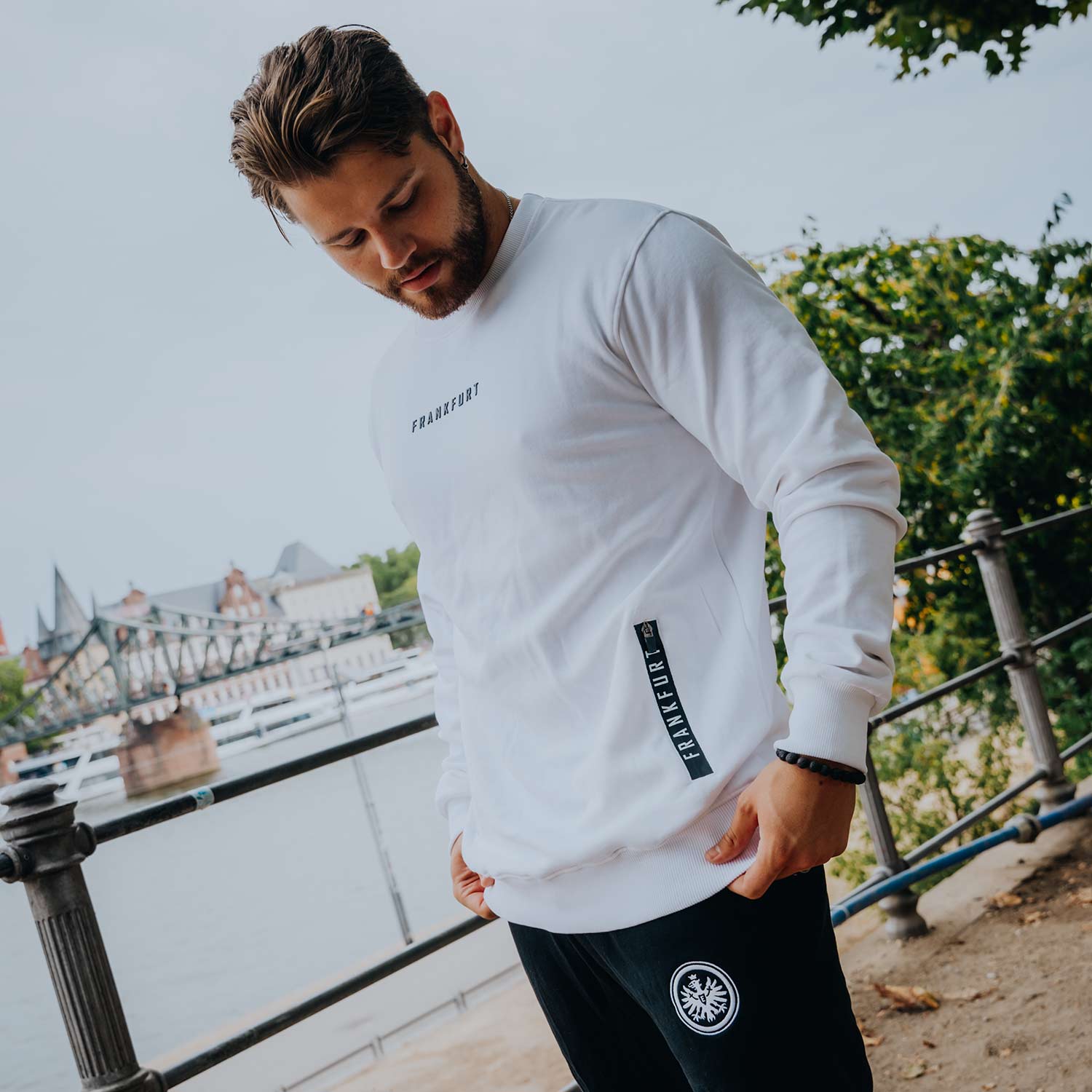 Bild 7: Sweater white Frankfurt