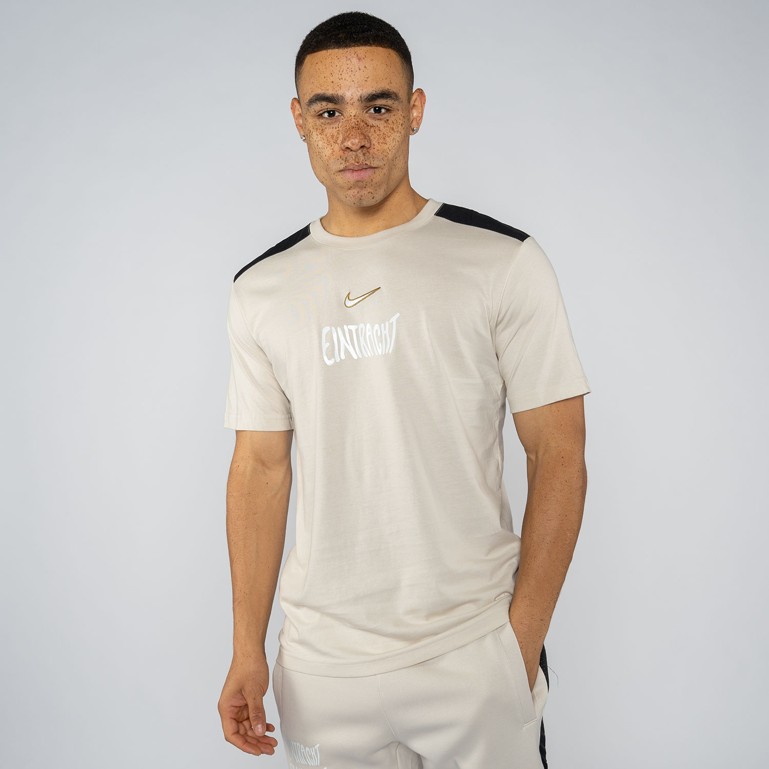 Beige nike t shirt 2025