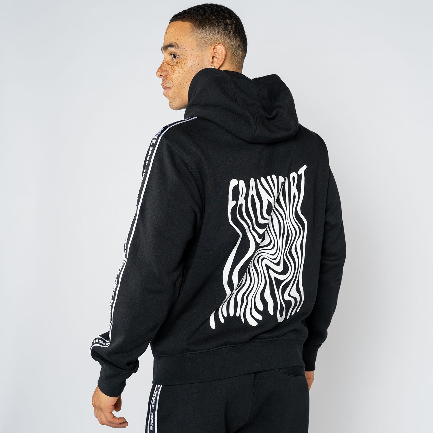 Nike jogging outfits outlet