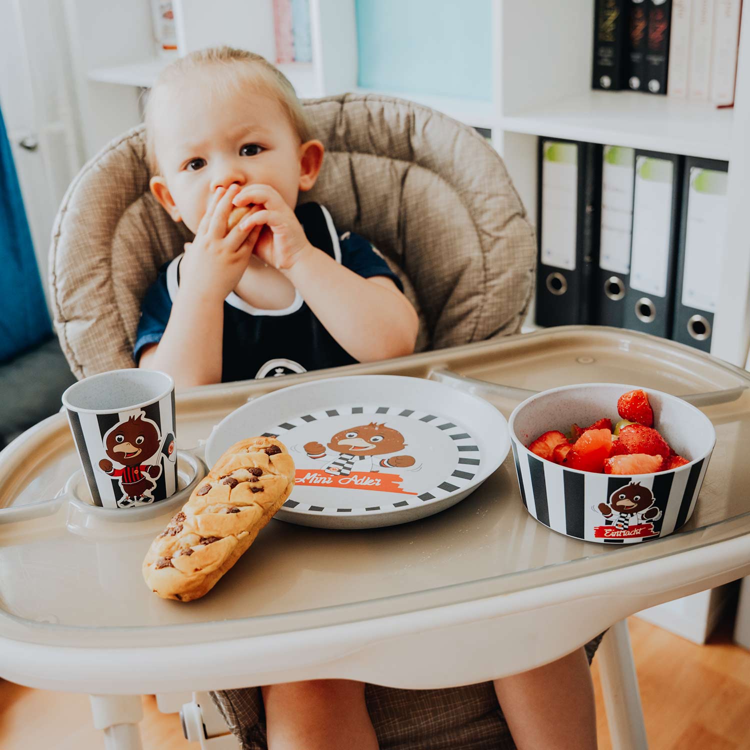 Children's outlet utensil set