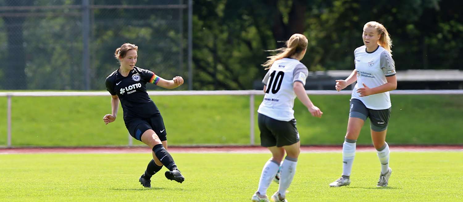 Trotz klarer Feldüberlegenheit und zahlreicher Torchancen stand das Team um Kapitänin Julia Beuth am Ende mit leeren Händen da. © Bernd Höppler