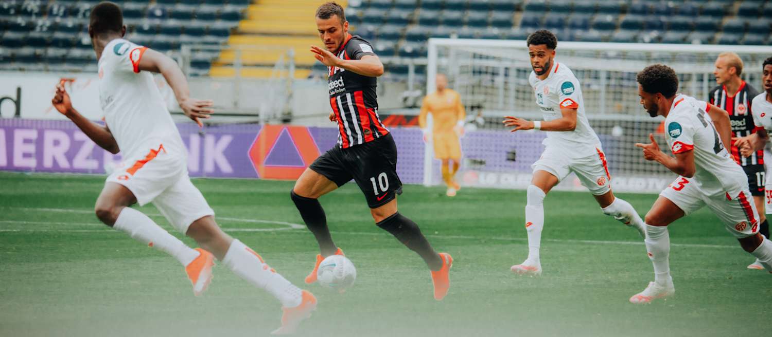Kaum ein Durchkommen. Nicht nur Filip Kostic tut sich gegen Mainz schwer, Gefahr zu entfachen. © Eintracht Frankfurt