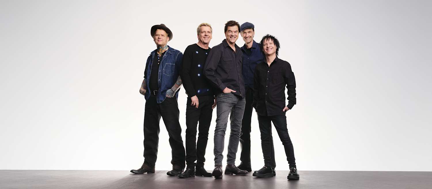 Gruppenfoto der Band Die Toten Hosen - Personen vor grauem Hintergrund