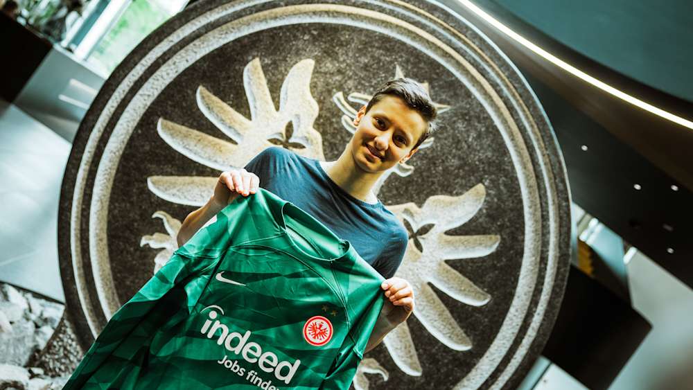 Picture 1: Lina Altenburg handed Bundesliga contract
