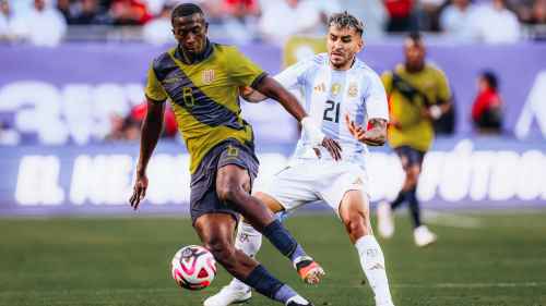 Willian Pacho bereitet sich mit Ecuador auf die Copa América 2024 vor – unter anderem gegen Argentinien.