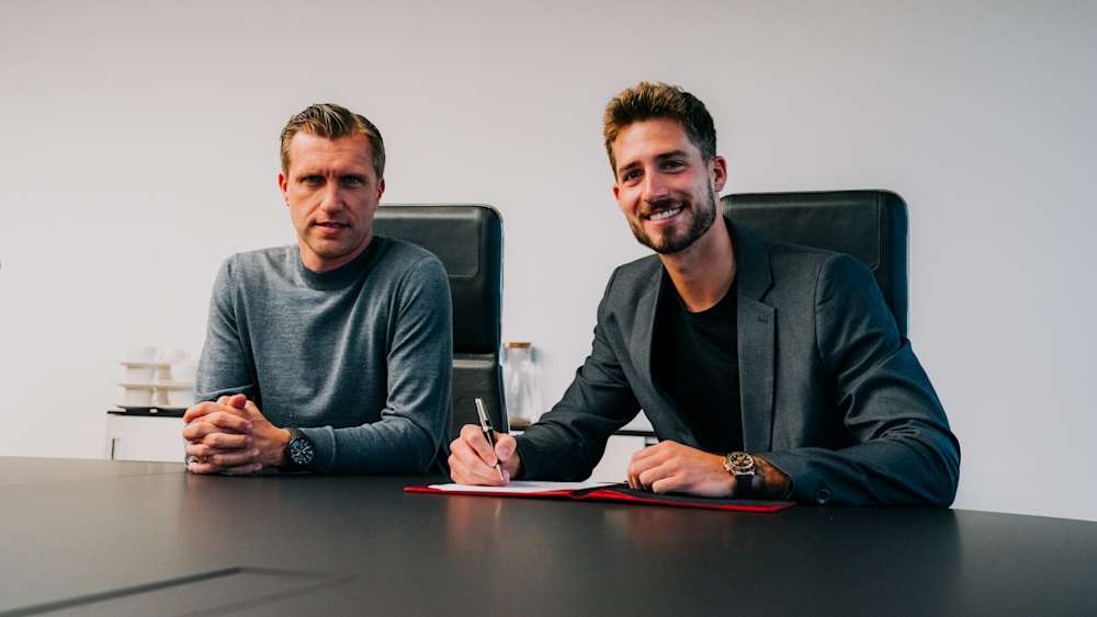 Picture 1: Kevin Trapp signs early Eintracht Frankfurt contract extension