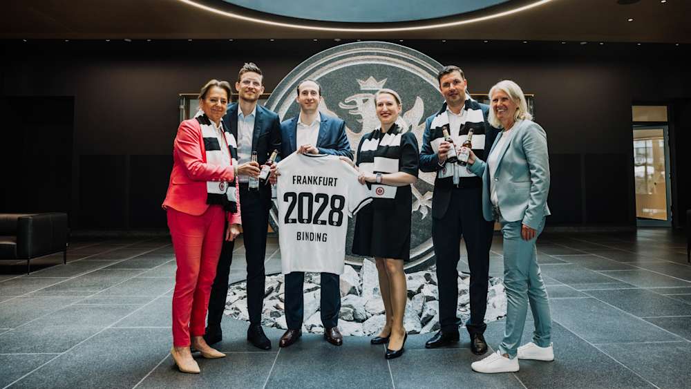 Zwei Adler im Herzen: Bettina Pöttken (Marketingleiterin Binding), Arnfried Lemmle (Bereichsleiter Sales und Marketing Eintracht Frankfurt Fußball AG), Julien Zamberk (Geschäftsführer Eintracht Frankfurt Stadion GmbH), Claudia Geisler (Brand Managerin und Pressesprecherin Binding), Martin Haustein (Verkaufsdirektor Gastronomie), Julia Flink (Strategische Partnerschaften, Sales und Marketing Eintracht Frankfurt Fußball AG).
