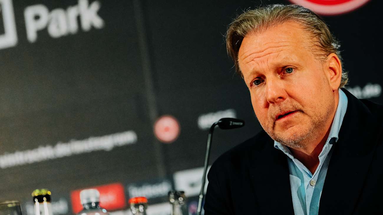 Bild 1: Philip Holzer relinquishes role