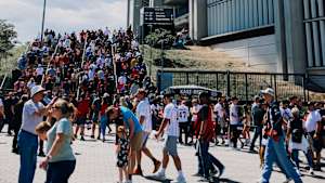 Volles Haus bei den Fußballspielen von Eintracht Frankfurt im Stadtwald.