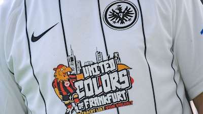 Trikot mit dem Schriftzug "United Colours of Frankfurt".