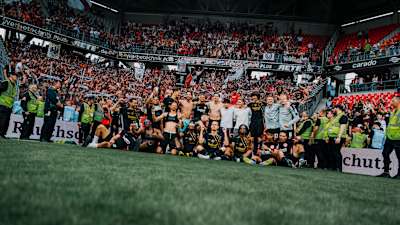 In Eintracht in die UEFA Champions League.