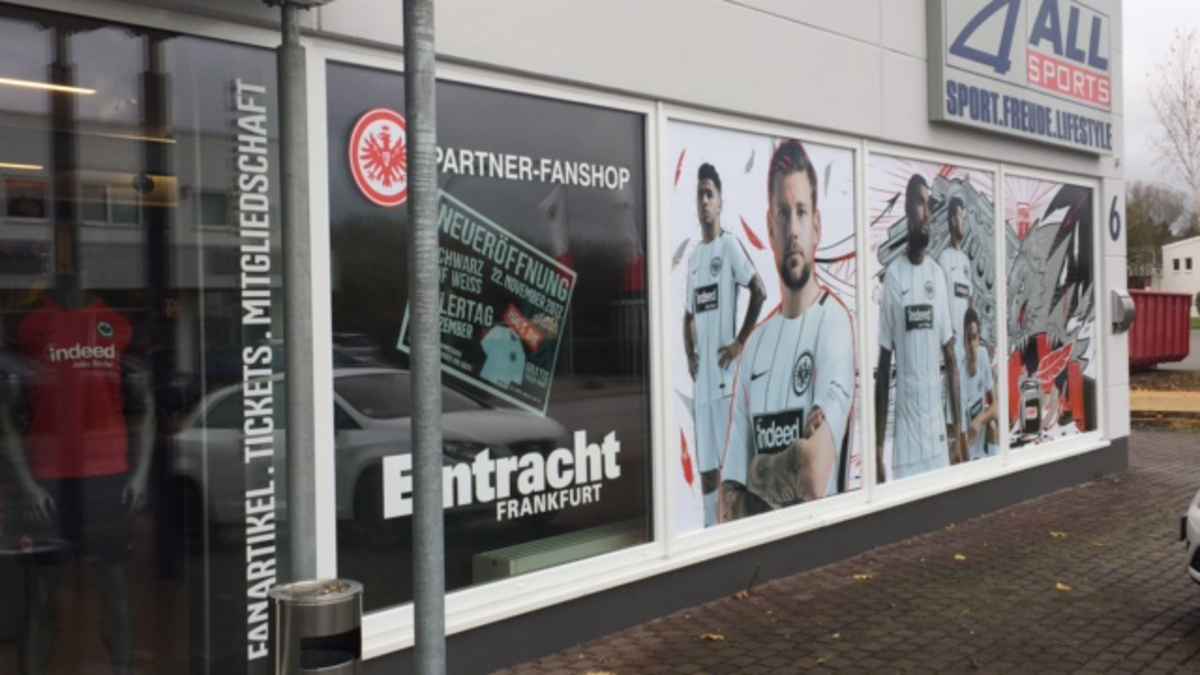 Partner Fanshop In Wetzlar Offnet Eintracht Frankfurt Profis