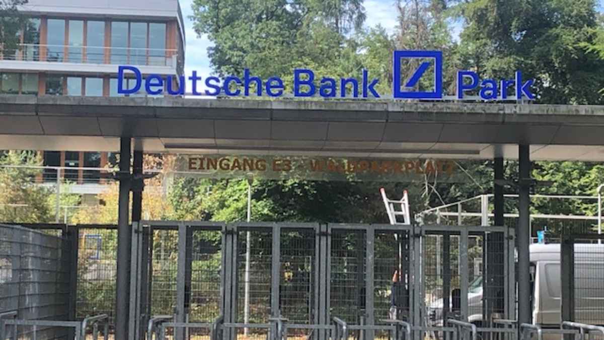 Erster Heimspieltag Im Deutsche Bank Park Deutsche Bank Park