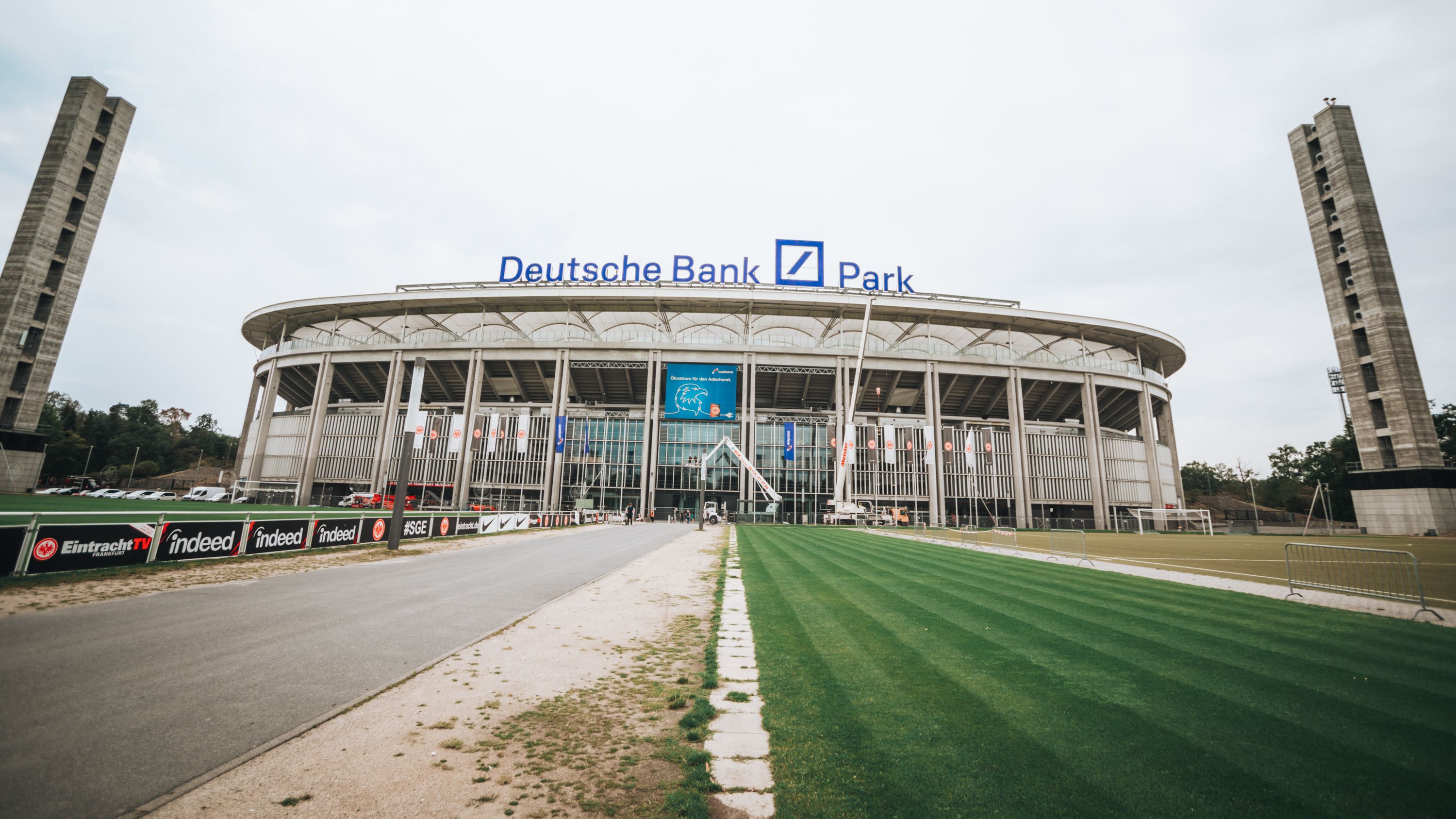 Deutsche Bank Park öffnet seine Tore - Deutsche Bank Park