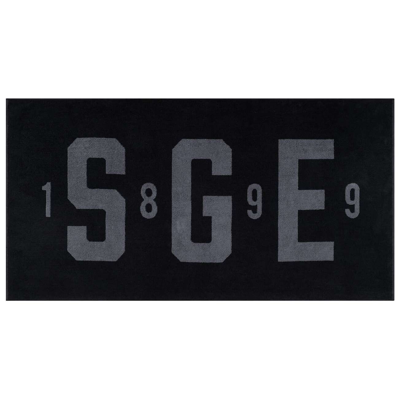 Black SGE Badetuch mit grauen SGE-Initialen und den Zahlen 1899, Vorderseite.
