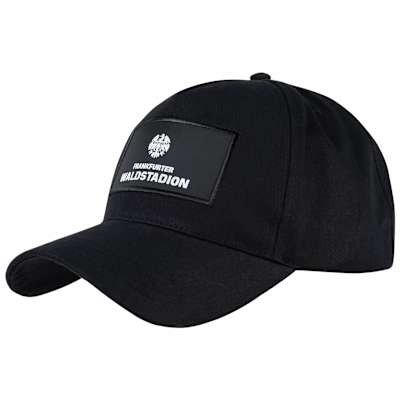 Rechte 45 Grad -Ansicht der schwarzen Kappe mit Retro-Logo und Waldstadion Schriftzug auf der Vorderseite. Cap Waldstadion Basic
