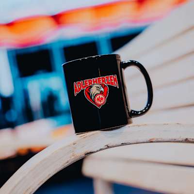 Bild 2: Detailbild Tasse Adlerherzen