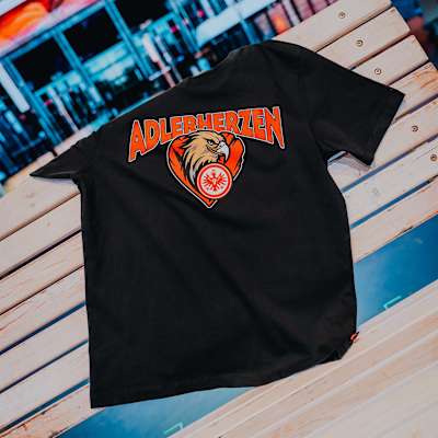 Bild 2: Detailbild T-Shirt Adlerherzen