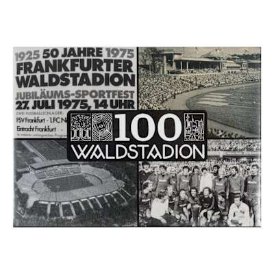 Rechteckiger Magnet mit vier historischen Abbildungen und „100 Waldstadion” Aufschrift in der Mitte. Magnet 100 Jahre Waldstadion