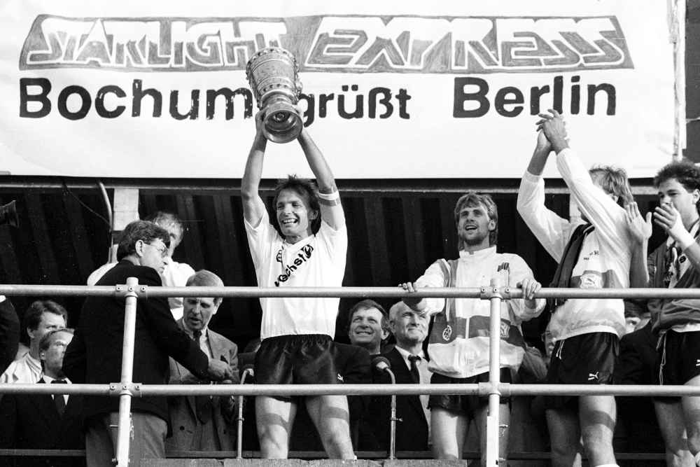Eintracht Frankfurt DFB Pokalsieger Erfolge Pin 2018 für Jacke Kutte Mütze 1988 