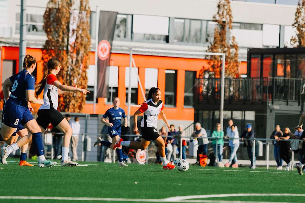 Amira Kallouch bei einem Spiel der U19-Juniorinnen.