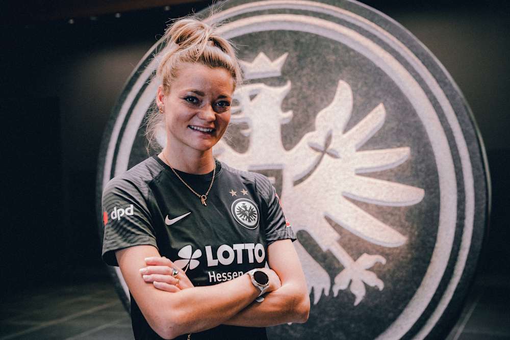 Picture 1: Verena Hanshaw extends contract
