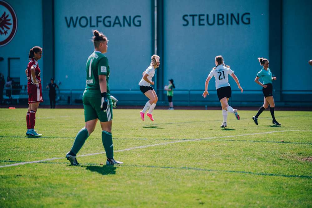 Bild 1: U17 schießt sich ins Finale