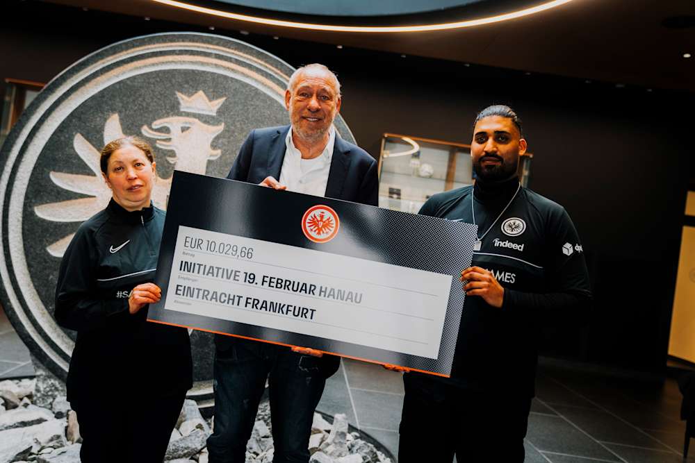 Bild 1: Über 10.000 Euro für Initiative 19. Februar