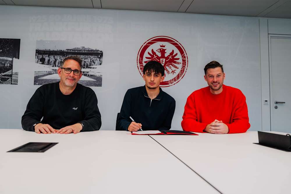 Bild 1: Eintracht verlängert mit Ebu Bekir Is