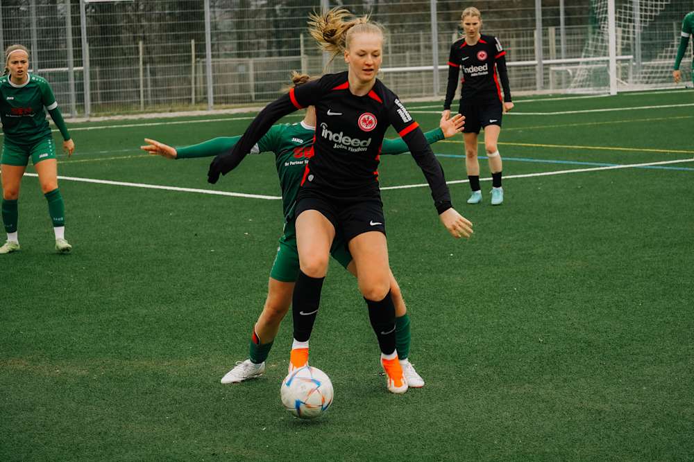 Emilia Grund im Spiel gegen den FSV Hessen Wetzlar.