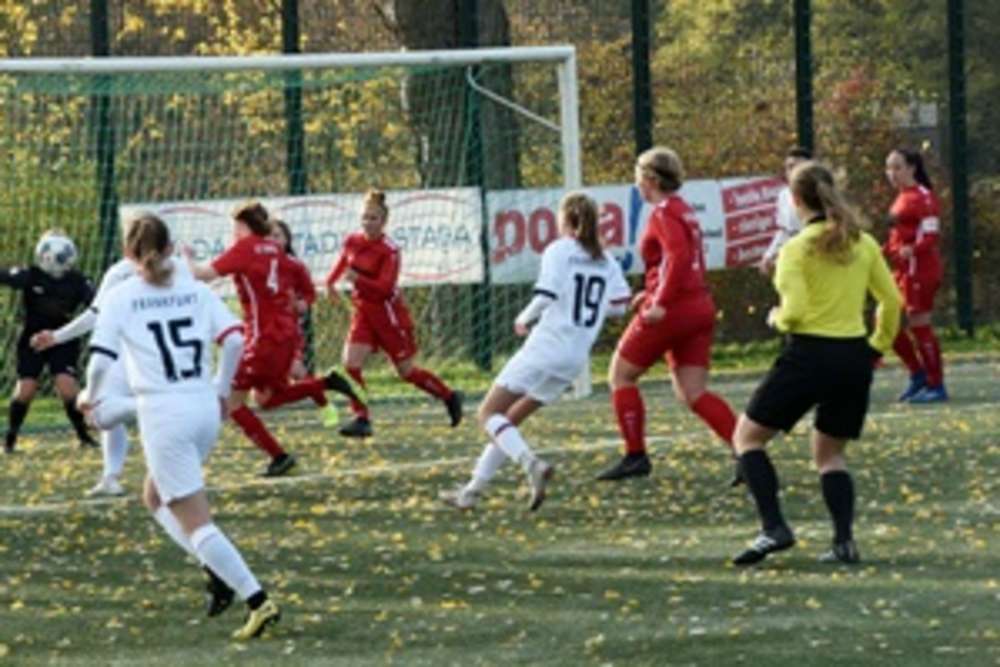 Bild 1: U17-Juniorinnen: Torloses Remis im Derby gegen Dortelweil