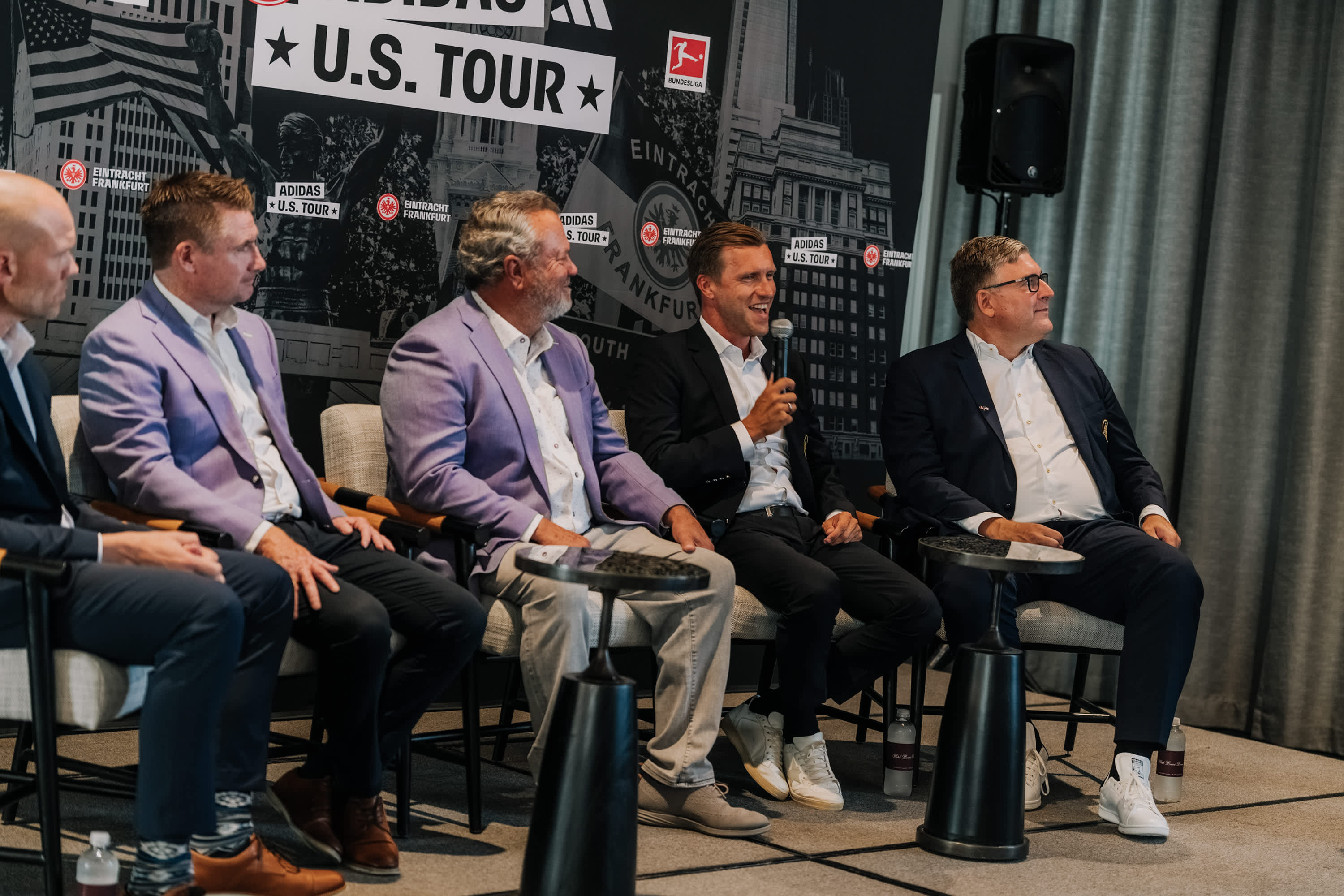 B2B Forum in Louisville mit Trevor Pawl, CEO Louisville Economic Development Alliance, James O'Connor, Präsident Louisville City FC, John Neace, Chairman & CEO Louisville City FC, Sportvorstand Markus Krösche und Vorstandssprecher Axel Hellmann. B2B Forum in Louisville mit Trevor Pawl, CEO Louisville Economic Development Alliance, James O'Connor, Präsident Louisville City FC, John Neace, Chairman & CEO Louisville City FC, Sportvorstand Markus Krösche und Vorstandssprecher Axel Hellmann.