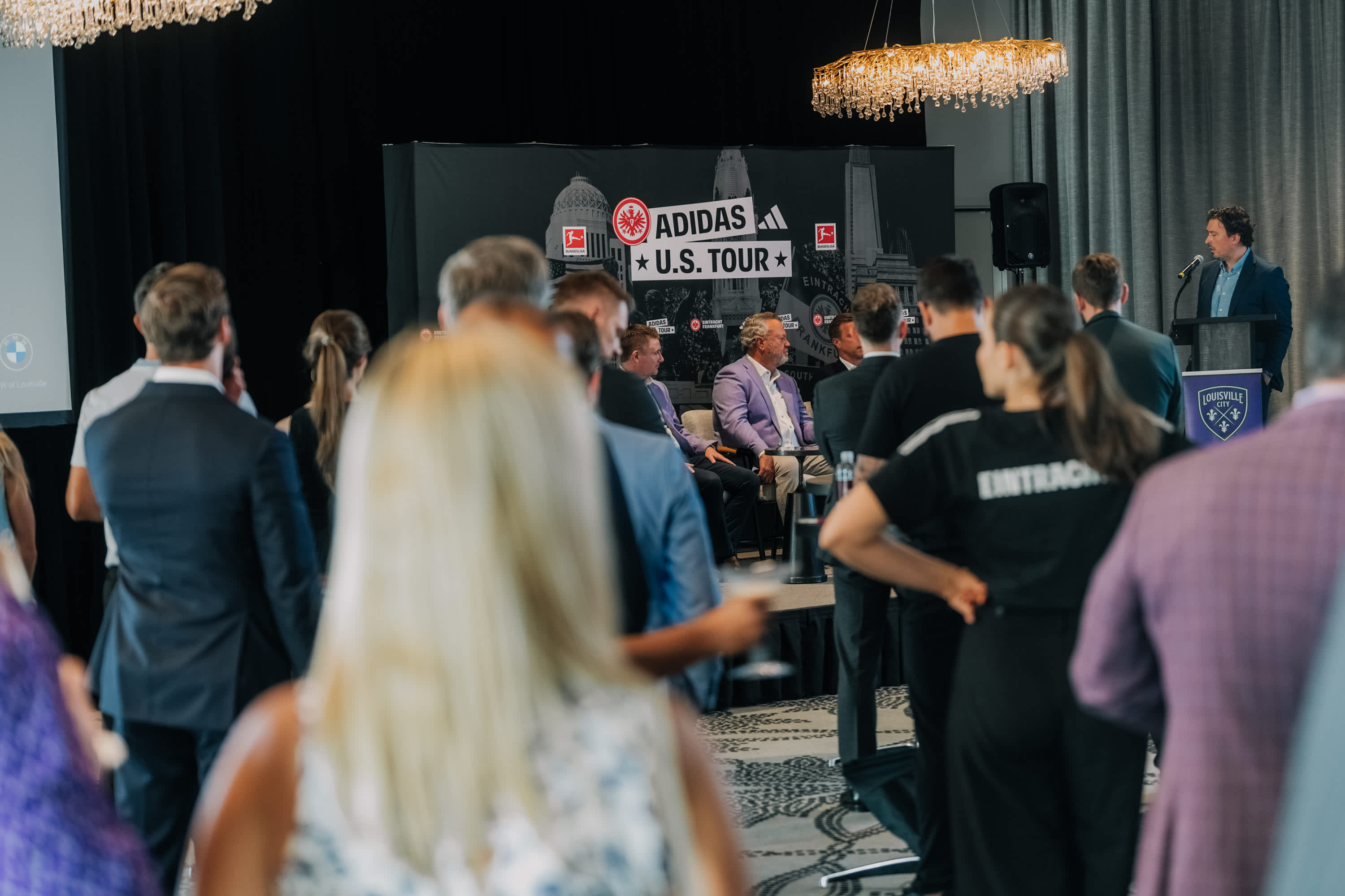 Vertreter der Eintracht, des Louisville City FC und der Stadt Louisville kommen beim B2B Forum zum gemeinsamen Austausch zusammen. Vertreter der Eintracht, des Louisville City FC und der Stadt Louisville kommen beim B2B Forum zum gemeinsamen Austausch zusammen.