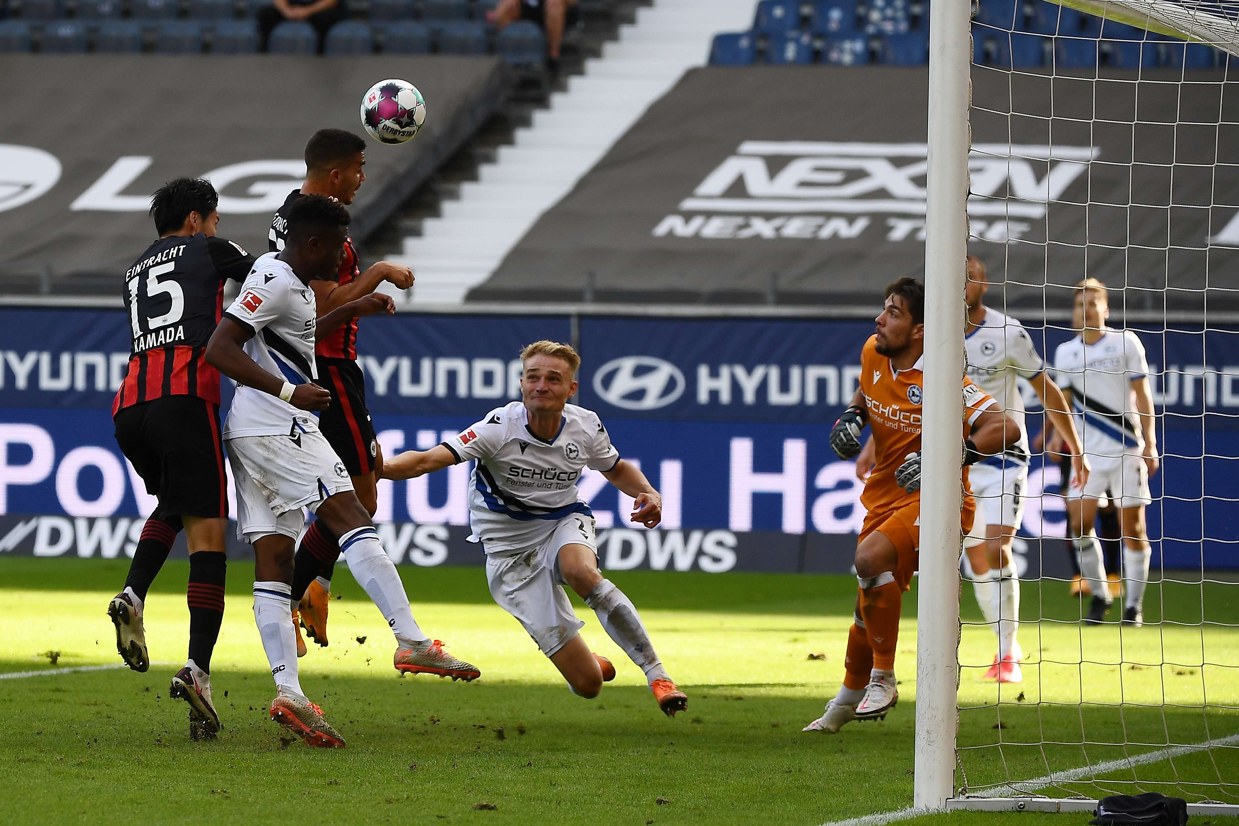 1. Saisontor von André Silva im Spiel Eintracht Frankfurt gegen Arminia Bielefeld zum 1:1 in der 90. Minute (1. Spieltag) Bild 1
