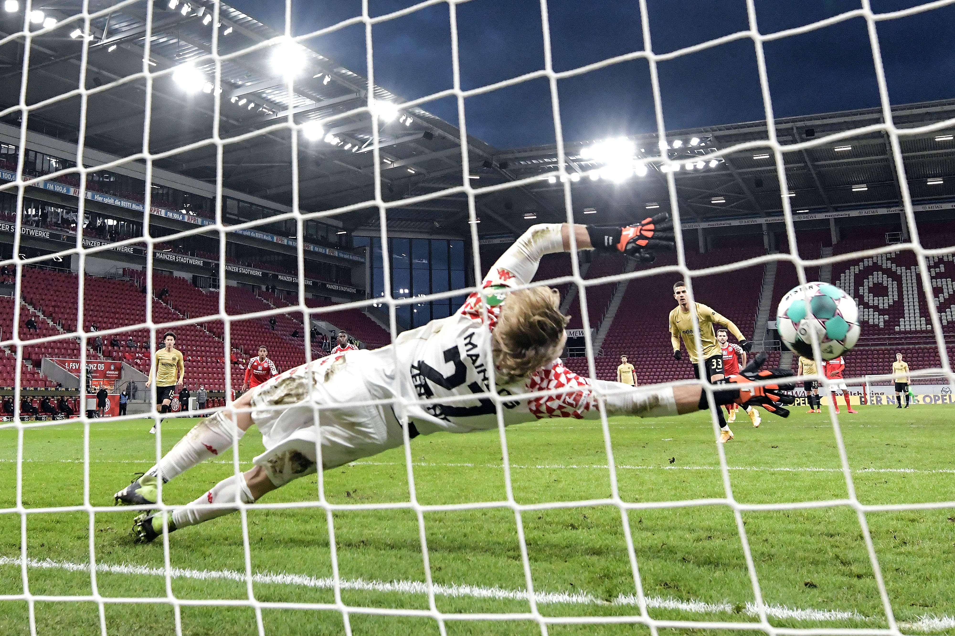10. Saisontor von André Silva im Spiel 1. FSV Mainz 05 gegen Eintracht Frankfurt zum 0:1 in der 24. Minute (15. Spieltag). Bild 1