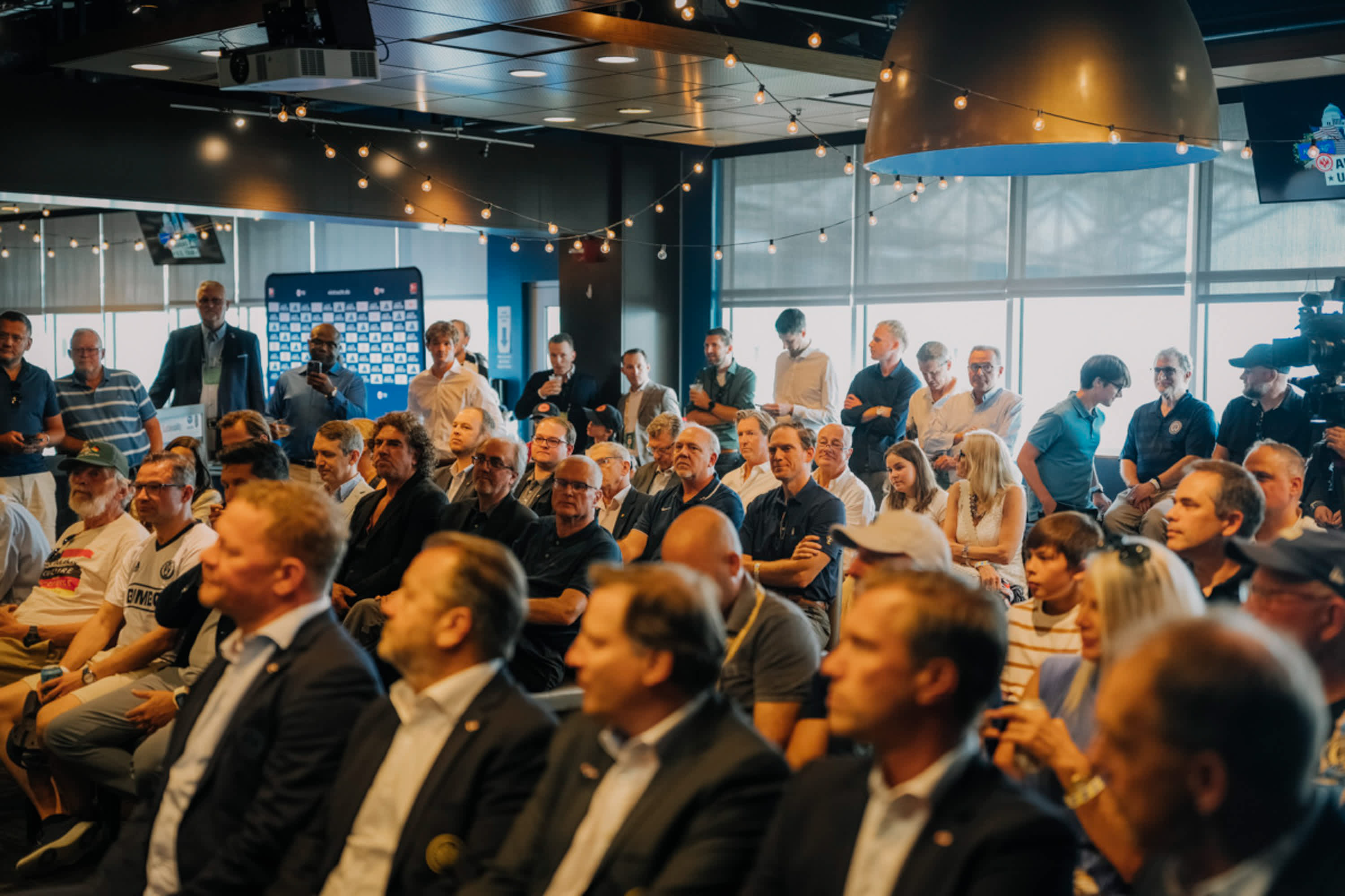 Rund 80 Gäste aus Sport, Wirtschaft und Politik kommen beim U.S. Forum im Subaru Park in Philadelphia zusammen. Rund 80 Gäste aus Sport, Wirtschaft und Politik kommen beim U.S. Forum im Subaru Park in Philadelphia zusammen.