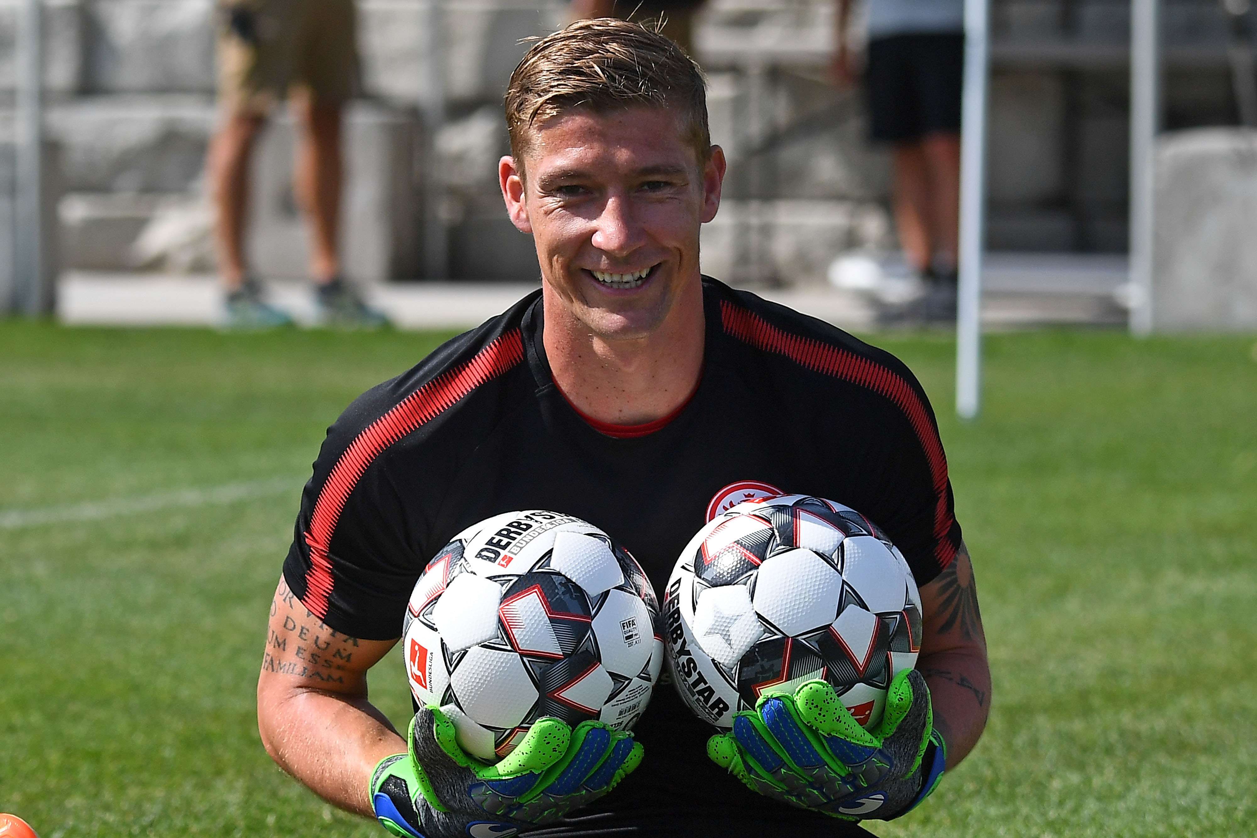 Zwei Bälle gleichzeitig sind auch kein Problem © Eintracht Frankfurt Zwei Bälle gleichzeitig sind auch kein Problem Zwei Bälle gleichzeitig sind auch kein Problem © Eintracht Frankfurt