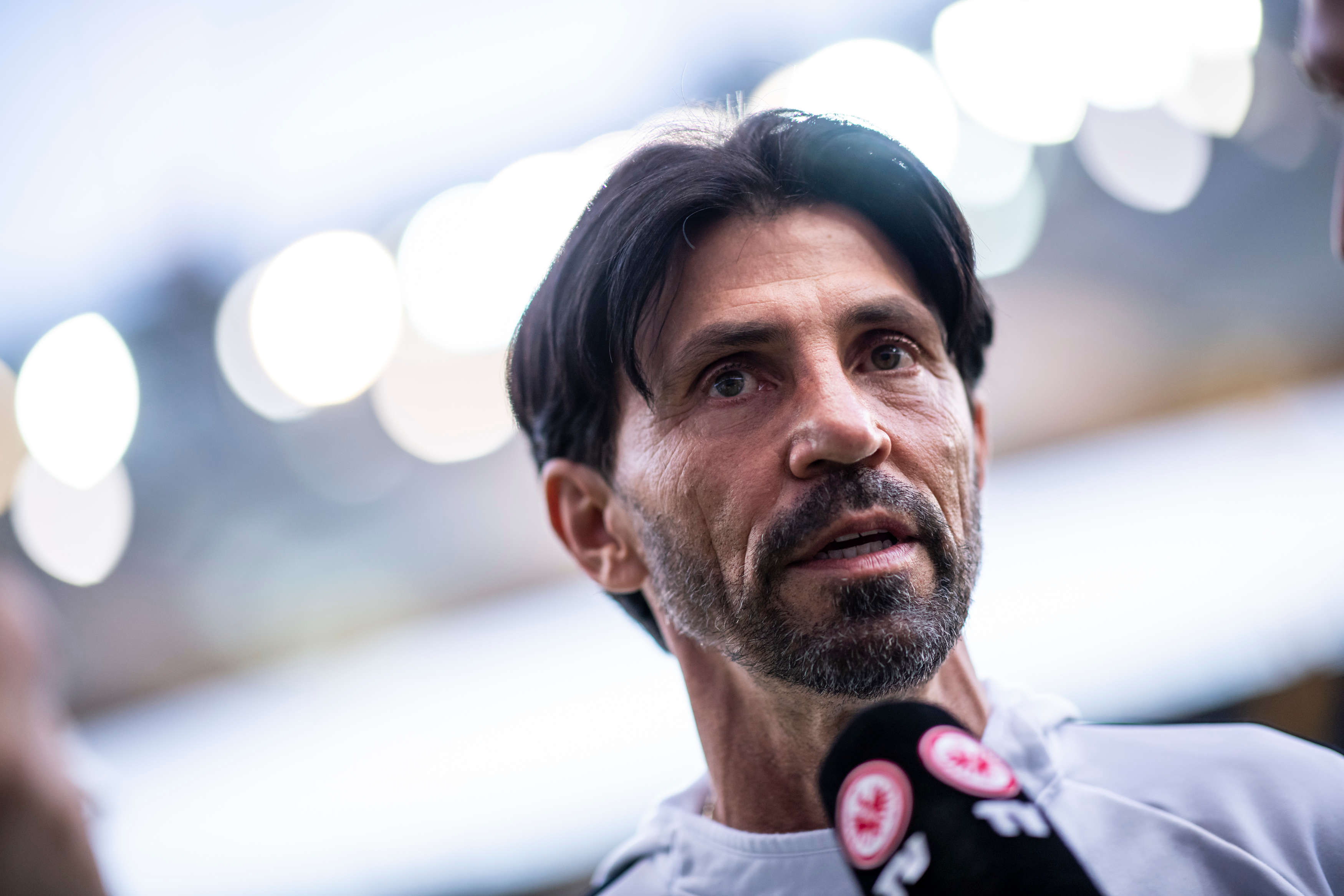 Sport Director Bruno Hübner in an EintrachtTV interview
