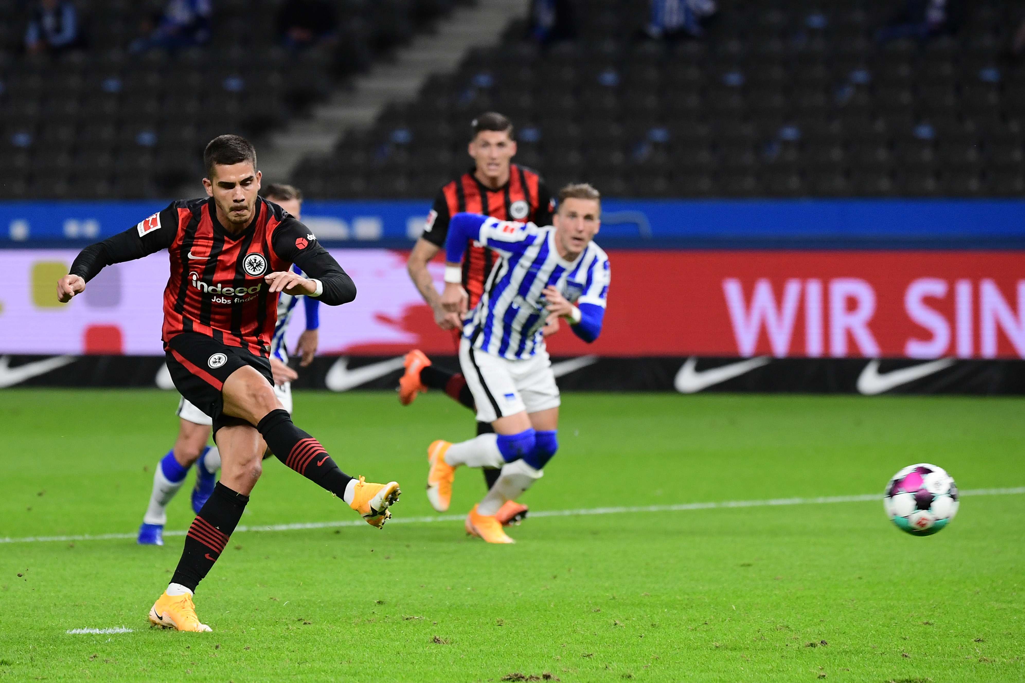 2. Saisontor von André Silva im Spiel Hertha BSC - Eintracht Frankfurt zum 0:1 in der 30. Minute (2. Spieltag). Bild 1