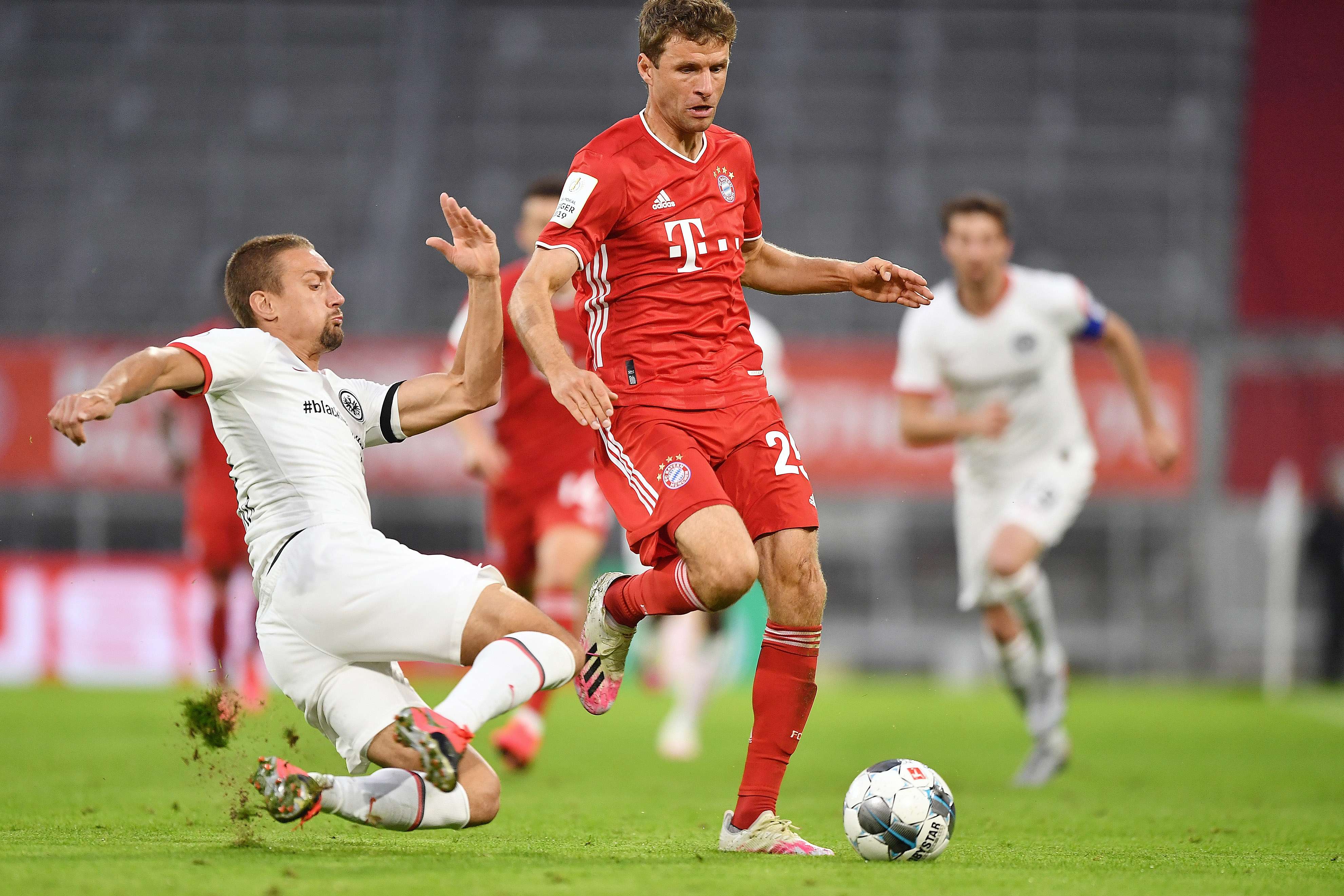 Stefan Ilsanker versuchte mit aller Kraft den Druck auf die letzte Abwehrkette zu lockern. Bild 1
