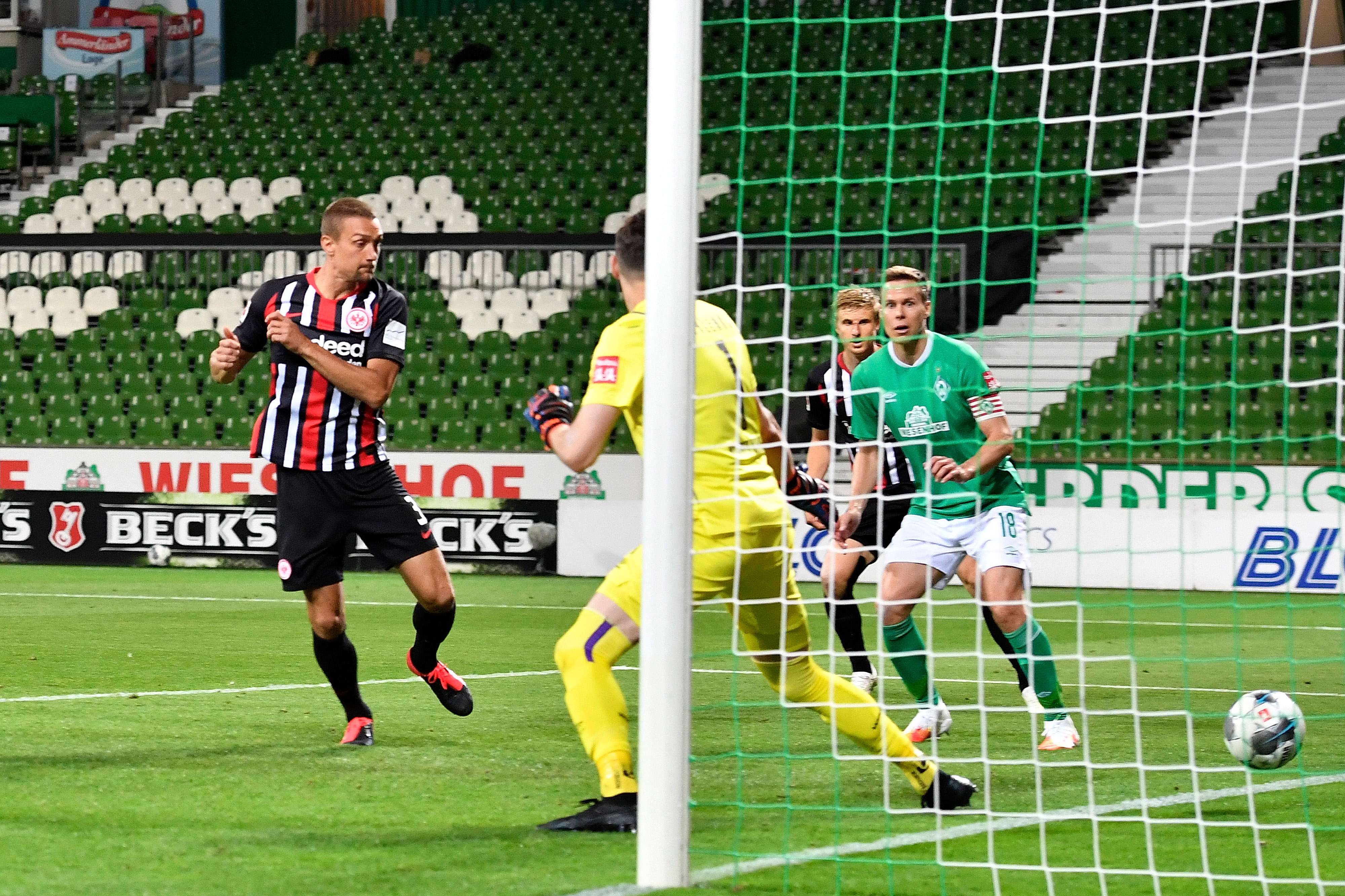 In der 81. Minute wird Stefan Ilsanker für Sebastian Rode eingewechselt. Bereits nach 19 Sekunden erzielt er dann nach einer Ecke das 2:0. Picture 1