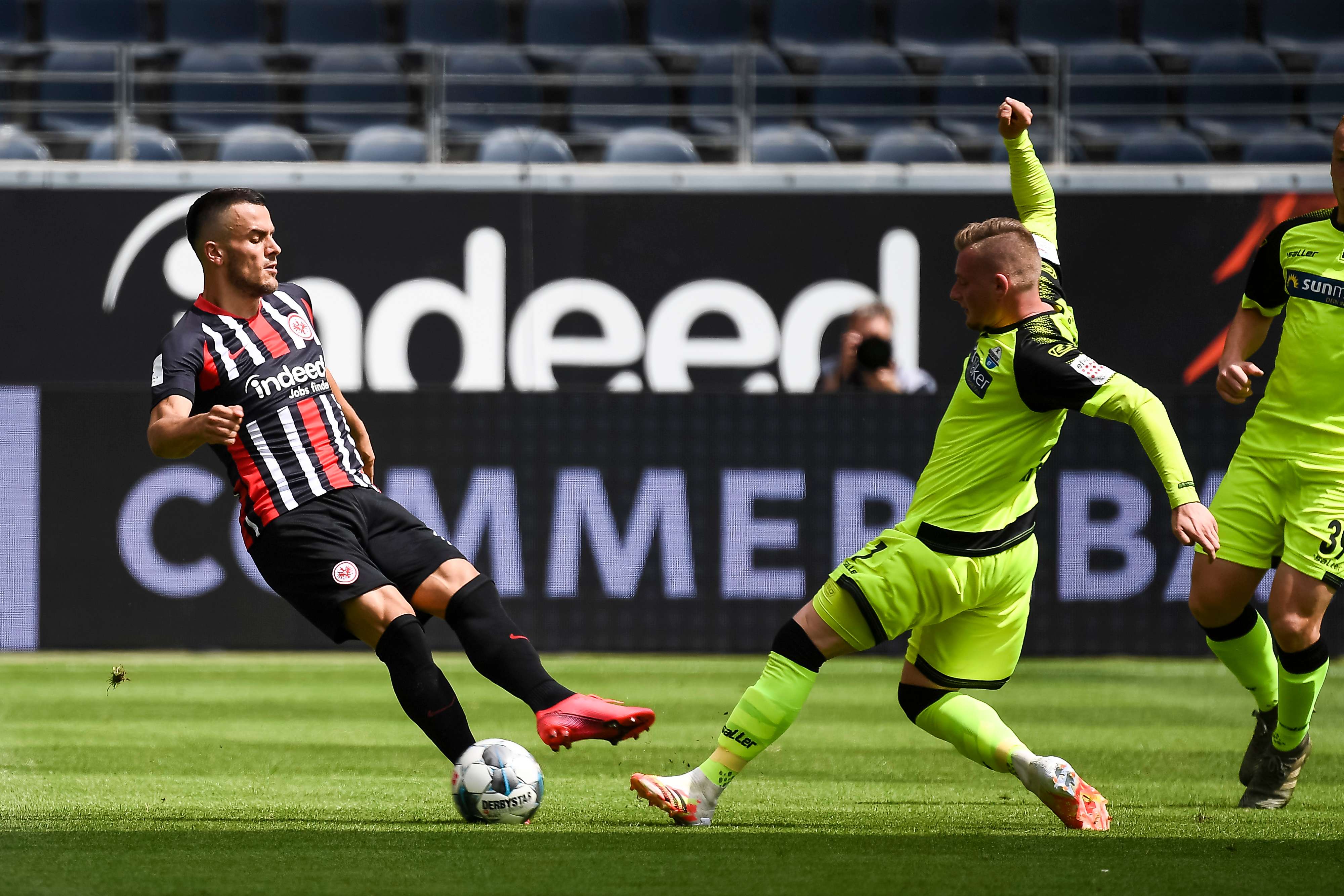 Filip Kostic ist diese Saison mit zwölf Torvorlagen unter den fünf besten Torvorbereitern zu finden. Bild 1