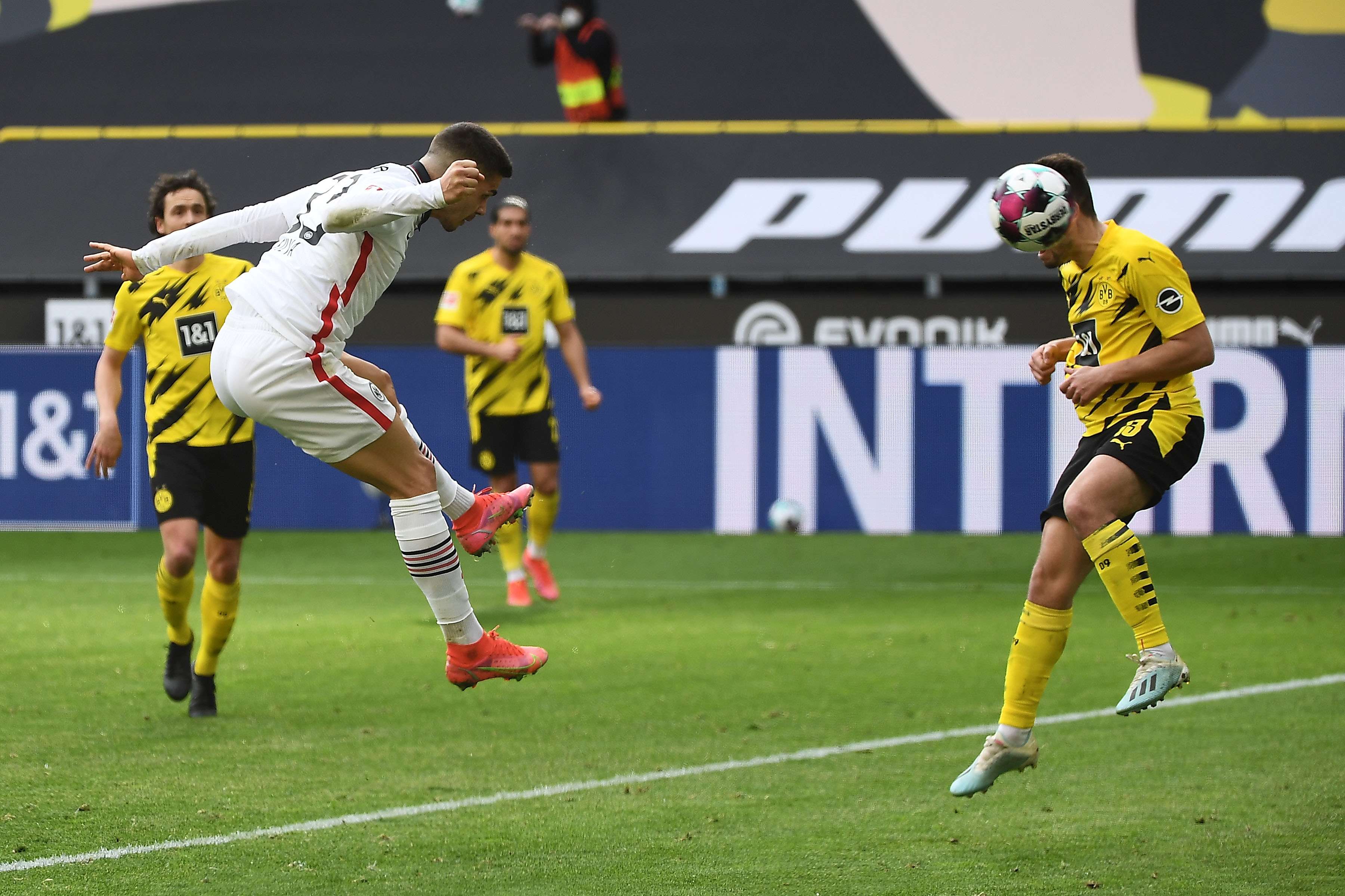 22. Saisontor von André Silva im Spiel Borussia Dortmund gegen Eintracht Frankfurt zum 1:2 in der 87. Minute (27. Spieltag). Bild 1