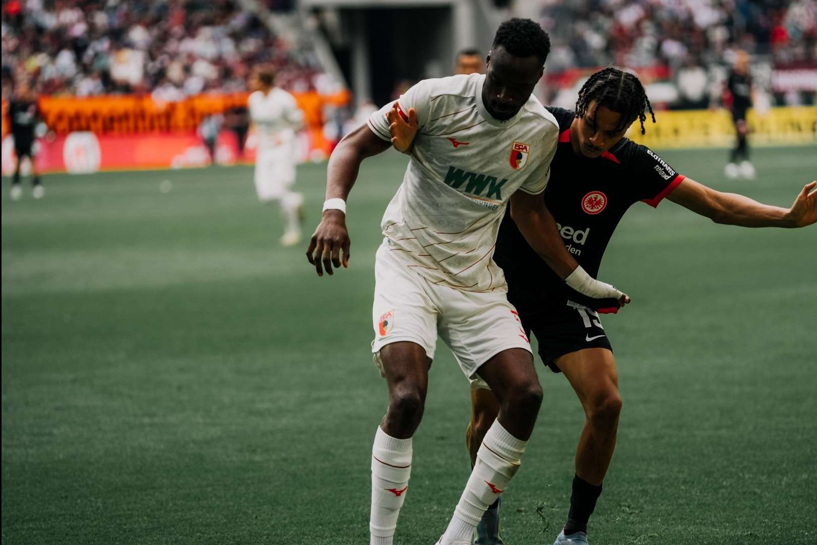 Jean-Mattéo Bahoya will den Ball. Jean-Mattéo Bahoya will den Ball.