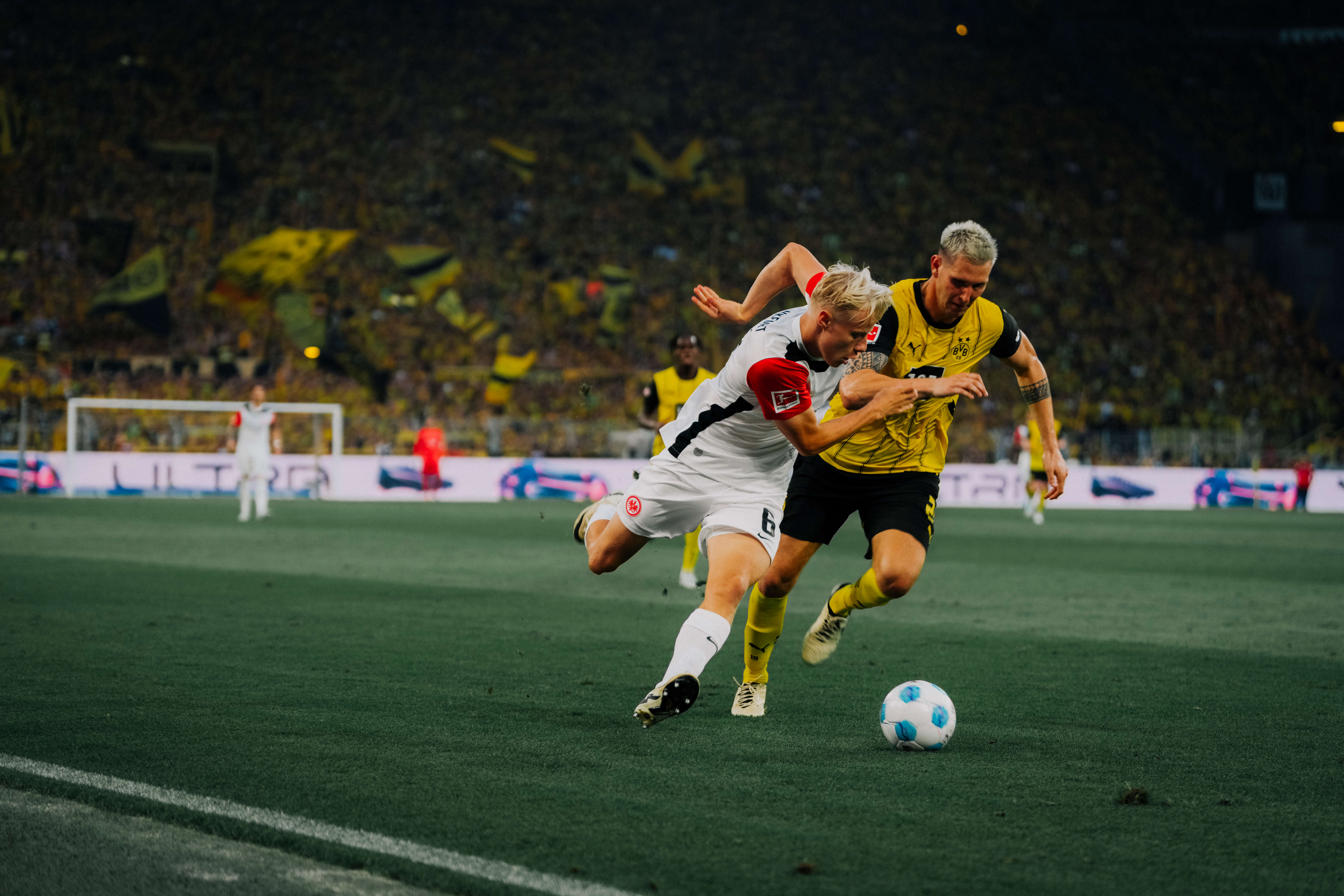 Als der eingewechselte Matanovic im BVB-Strafraum vom Ball getrennt wird, setzt Schwarz-Gelb zum Konter an. An dessen Ende macht Gittens den Deckel per Doppelpack drauf (90. + 3). Feierabend. Als der eingewechselte Matanovic im BVB-Strafraum vom Ball getrennt wird, setzt Schwarz-Gelb zum Konter an. An dessen Ende macht Gittens den Deckel per Doppelpack drauf (90. + 3). Feierabend.