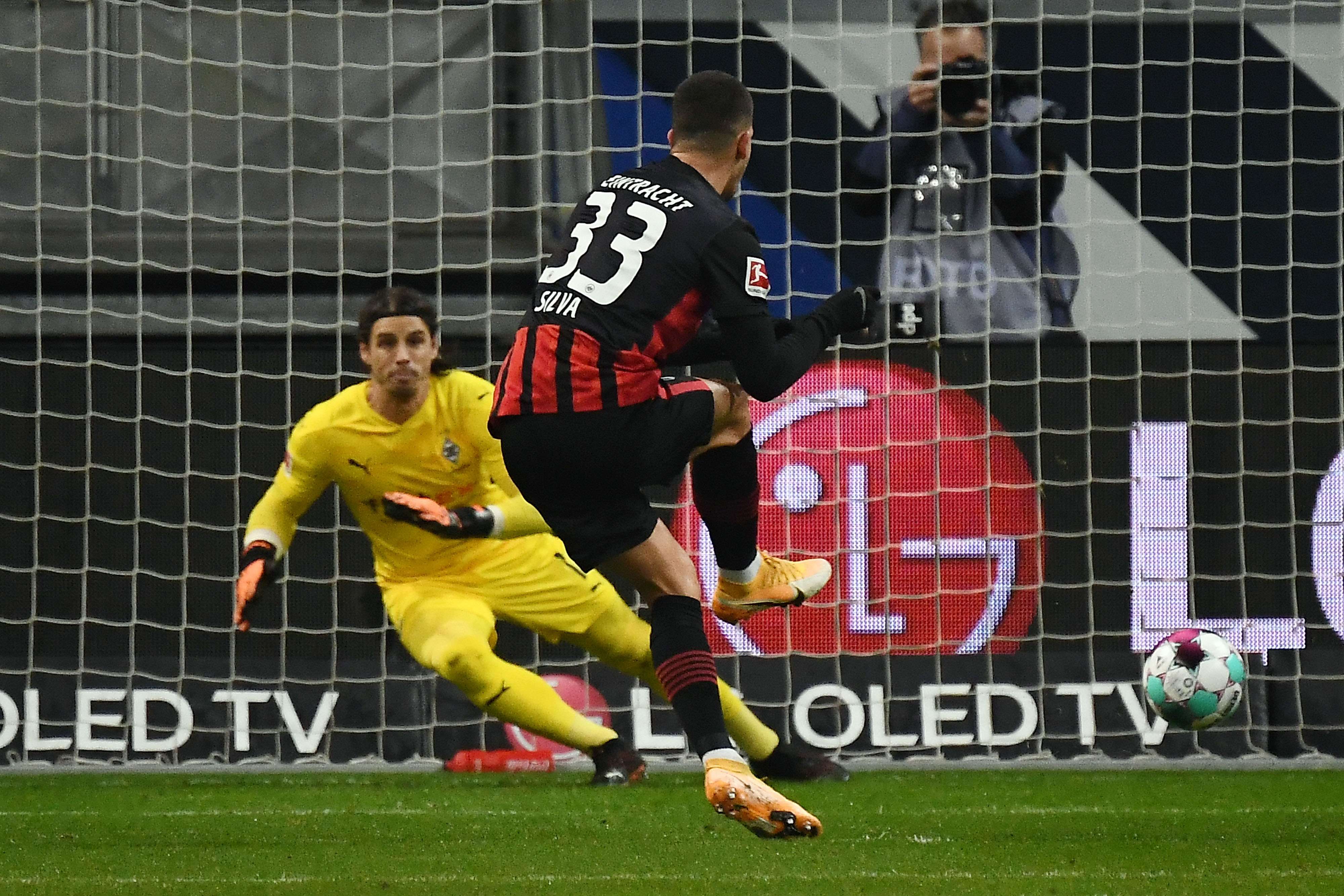 8. Saisontor von André Silva im Spiel Eintracht Frankfurt gegen Borussia Mönchengladbach zum 1:1 in der 22. Minute (12. Spieltag). Bild 1