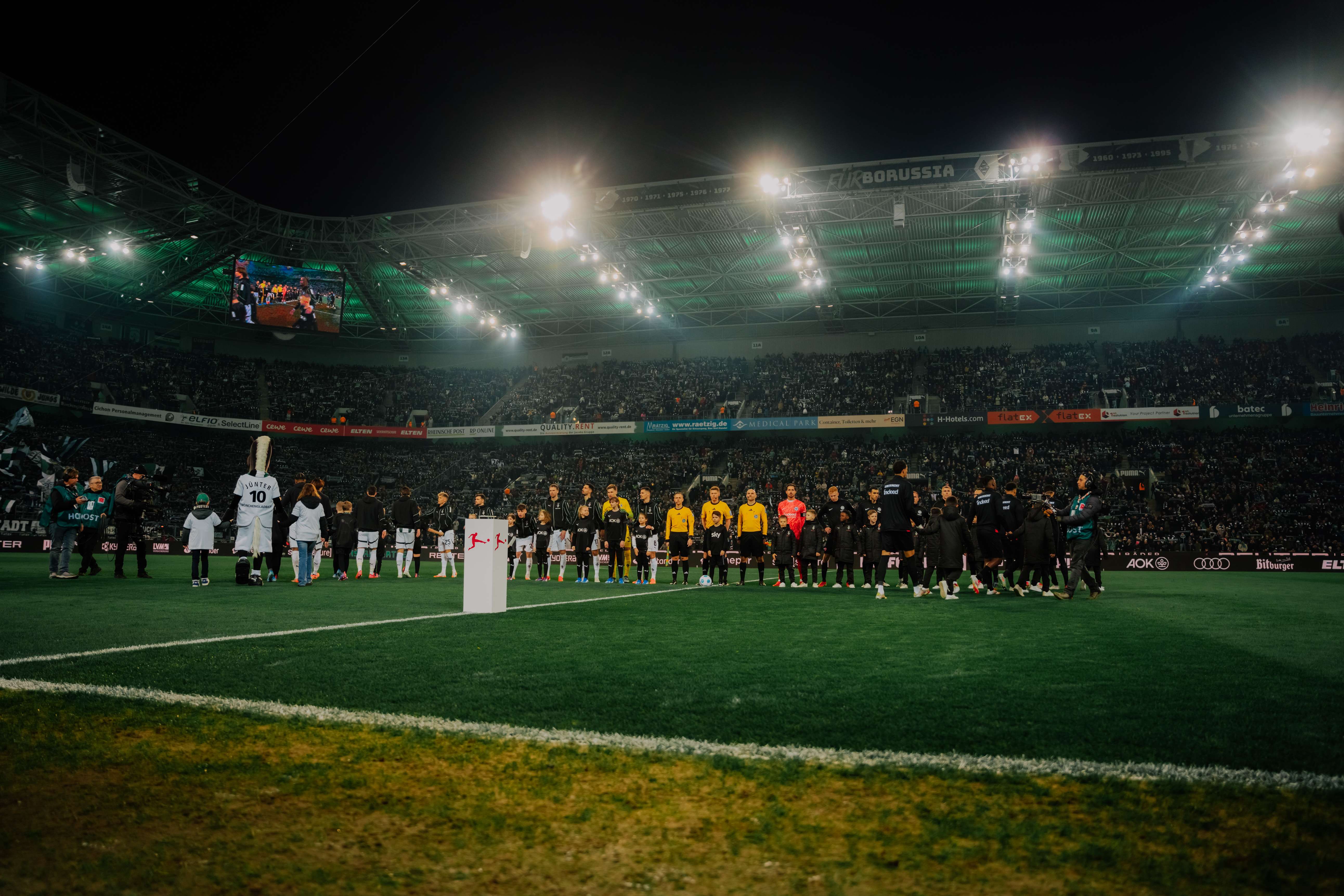 Zwei Änderungen in der Startelf der Hausherren, drei neue Kräfte bei den Hessen. Zwei Änderungen in der Startelf der Hausherren, drei neue Kräfte bei den Hessen.