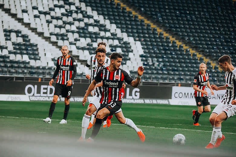 Beschäftigte die Freiburger Hintermannschaft über 90 Minuten: André Silva. Bild 1