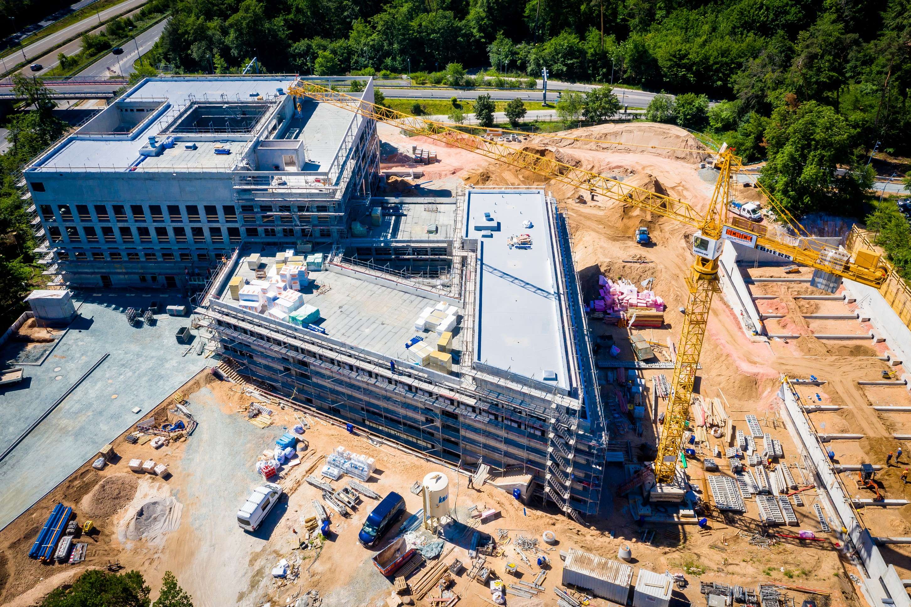 Von oben sind die Konturen des Komplexes gut zu erkennen. Picture 1